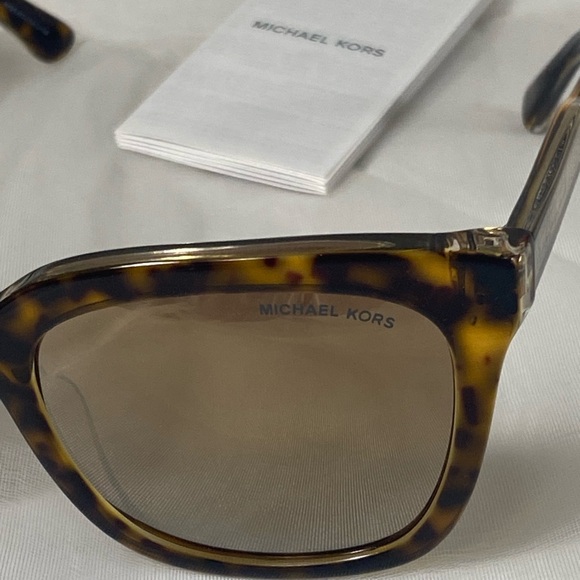 MICHAEL KORS tortoise shell square sunglasses with mirror lenses โจ๐ - Picture 6 of 10